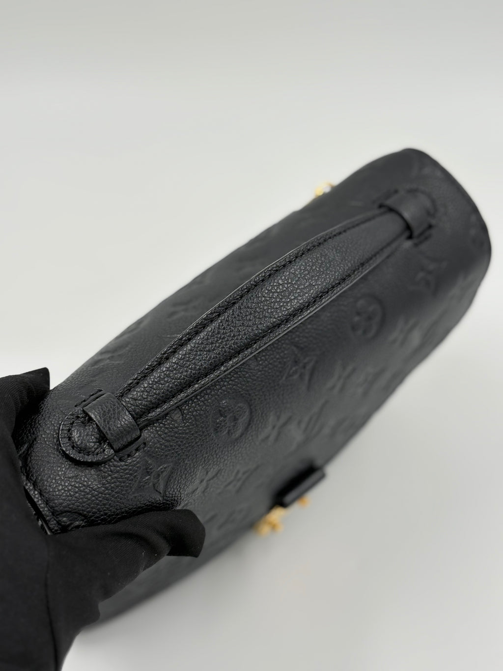 LOUIS VUITTON Metis Pochette empreinte black leather (microchipped)