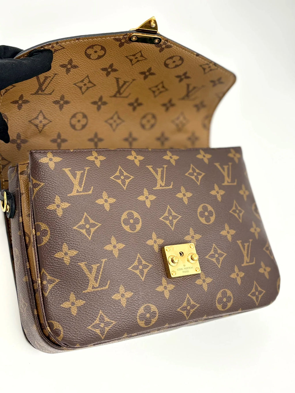 LOUIS VUITTON Metis Pochette Monogram Reverse (discontinued)