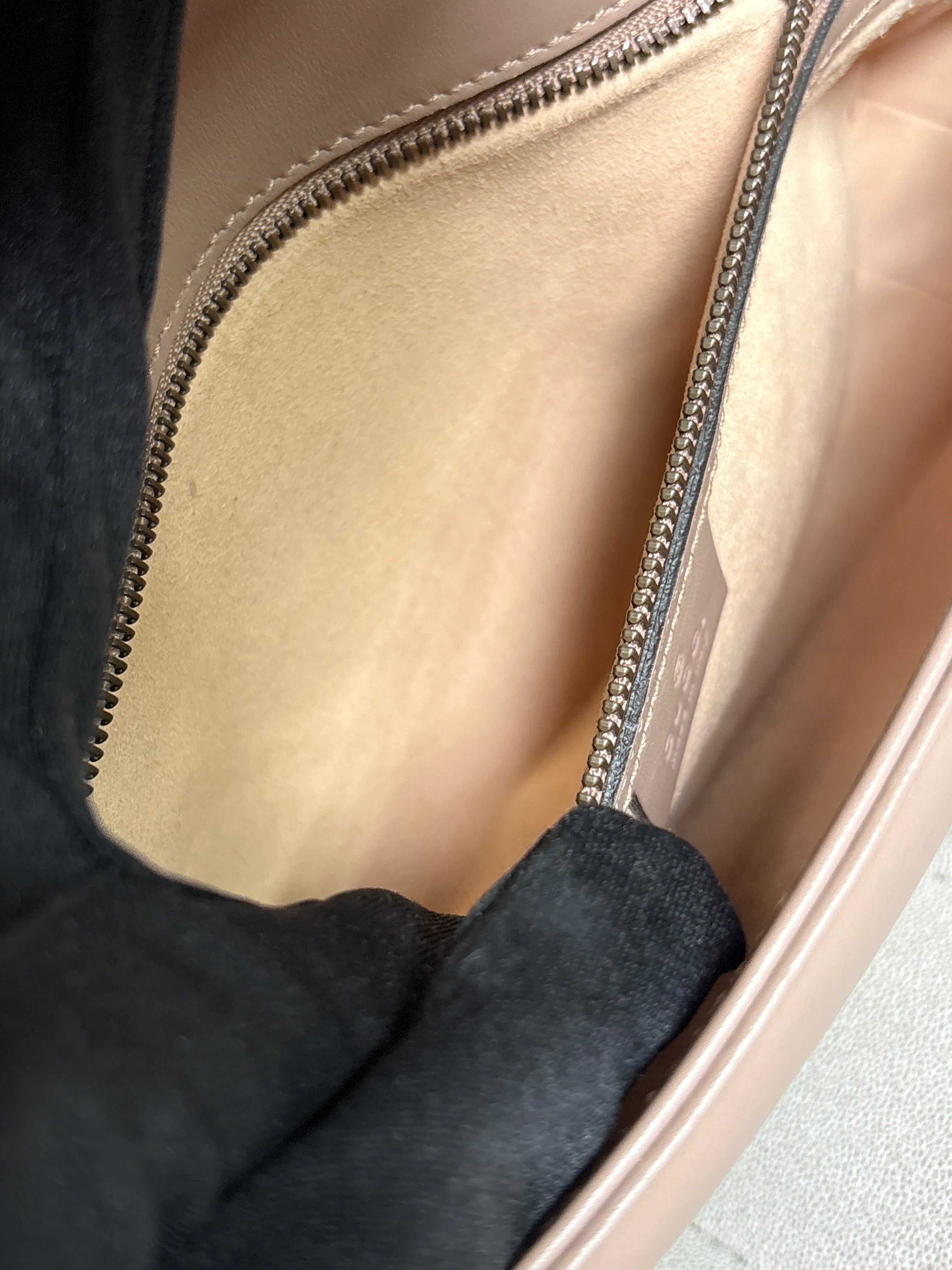 GUCCI Beige Marmont Matelasse Shoulder Bag