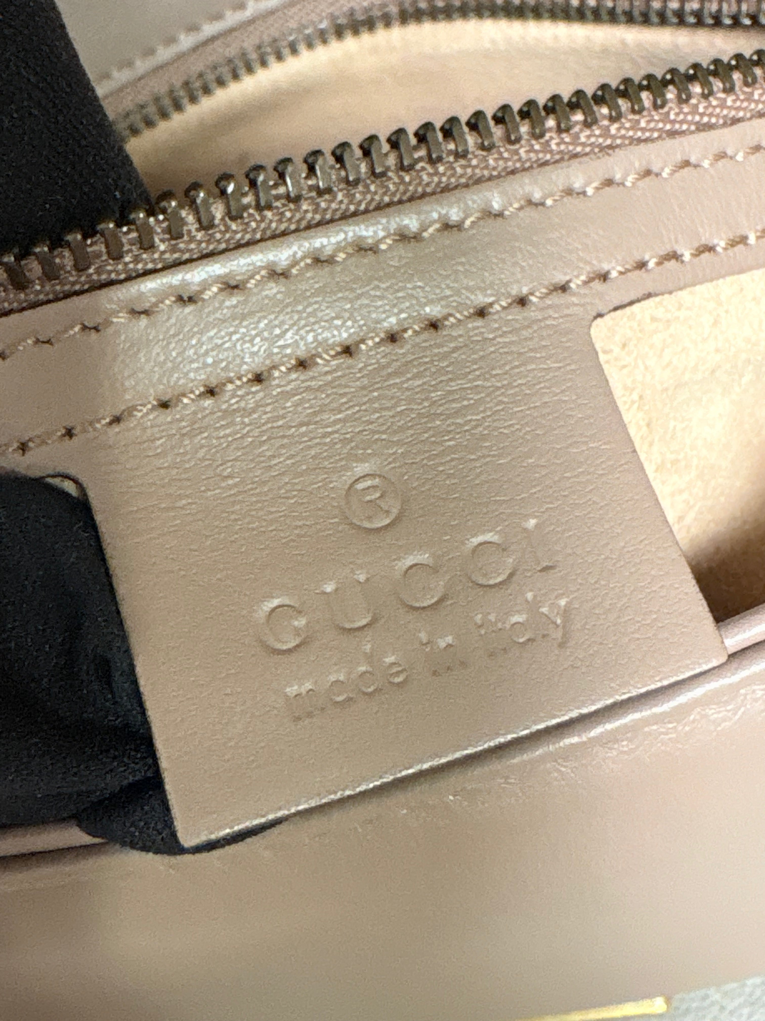 GUCCI Beige Marmont Matelasse Shoulder Bag