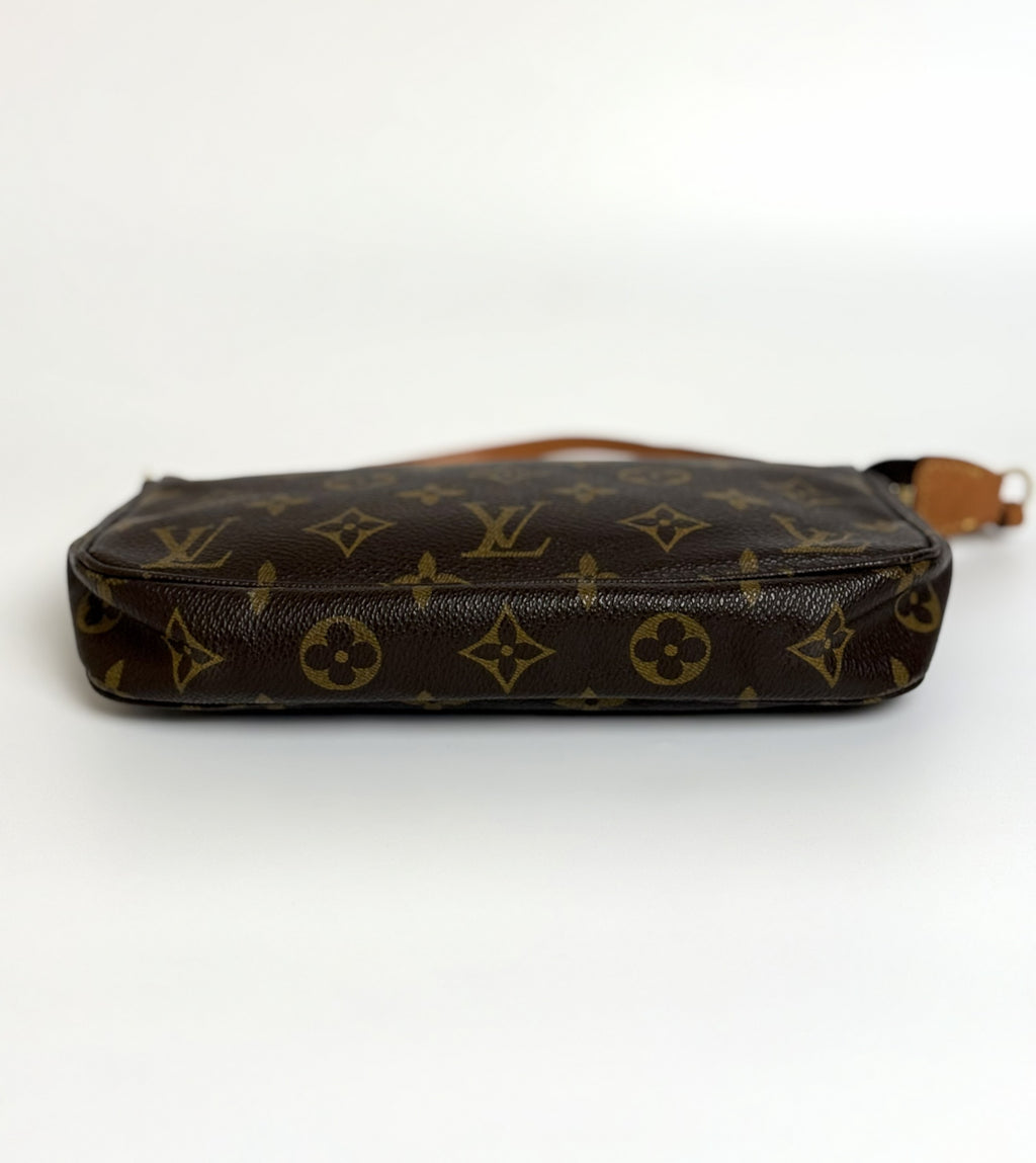 LOUIS VUITTON Monogram Pochette Accessoires