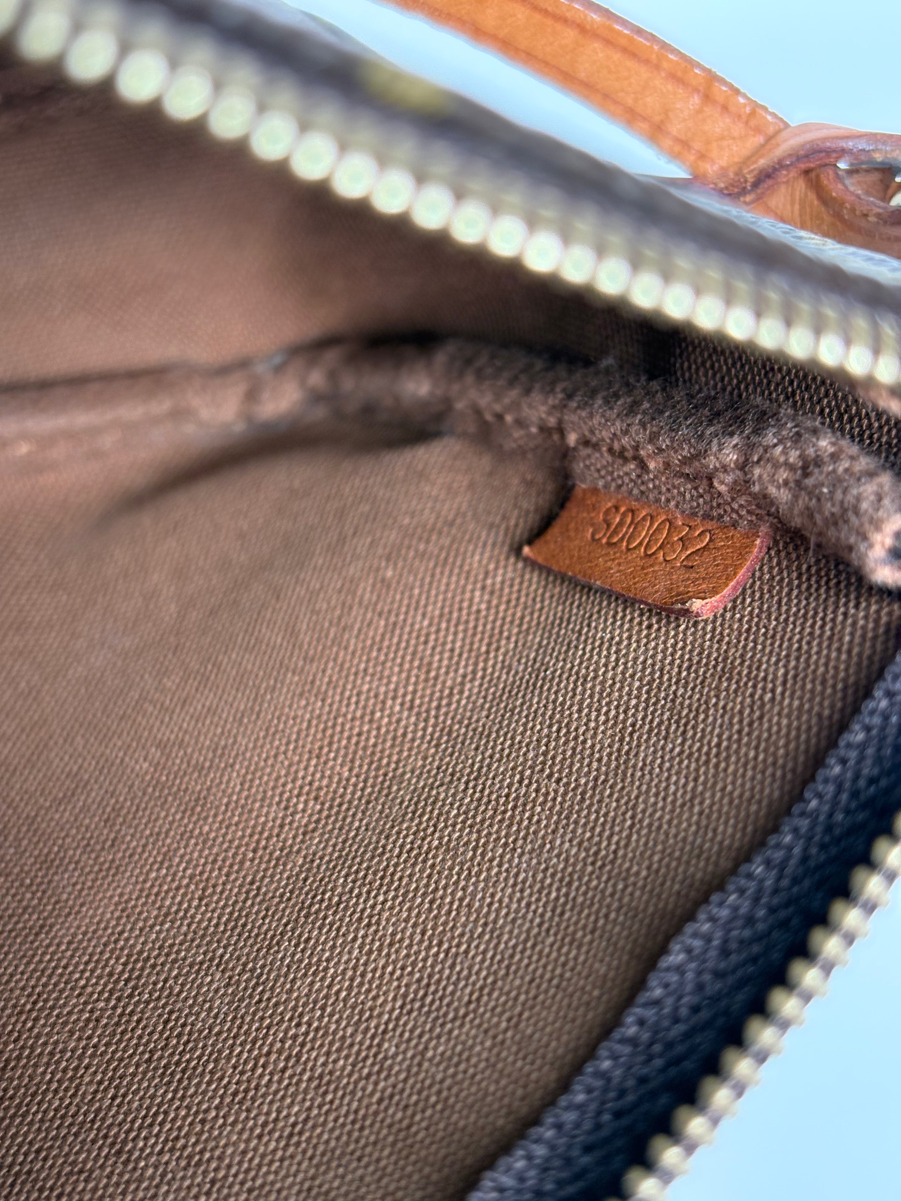 LOUIS VUITTON Monogram Pochette Accessoires