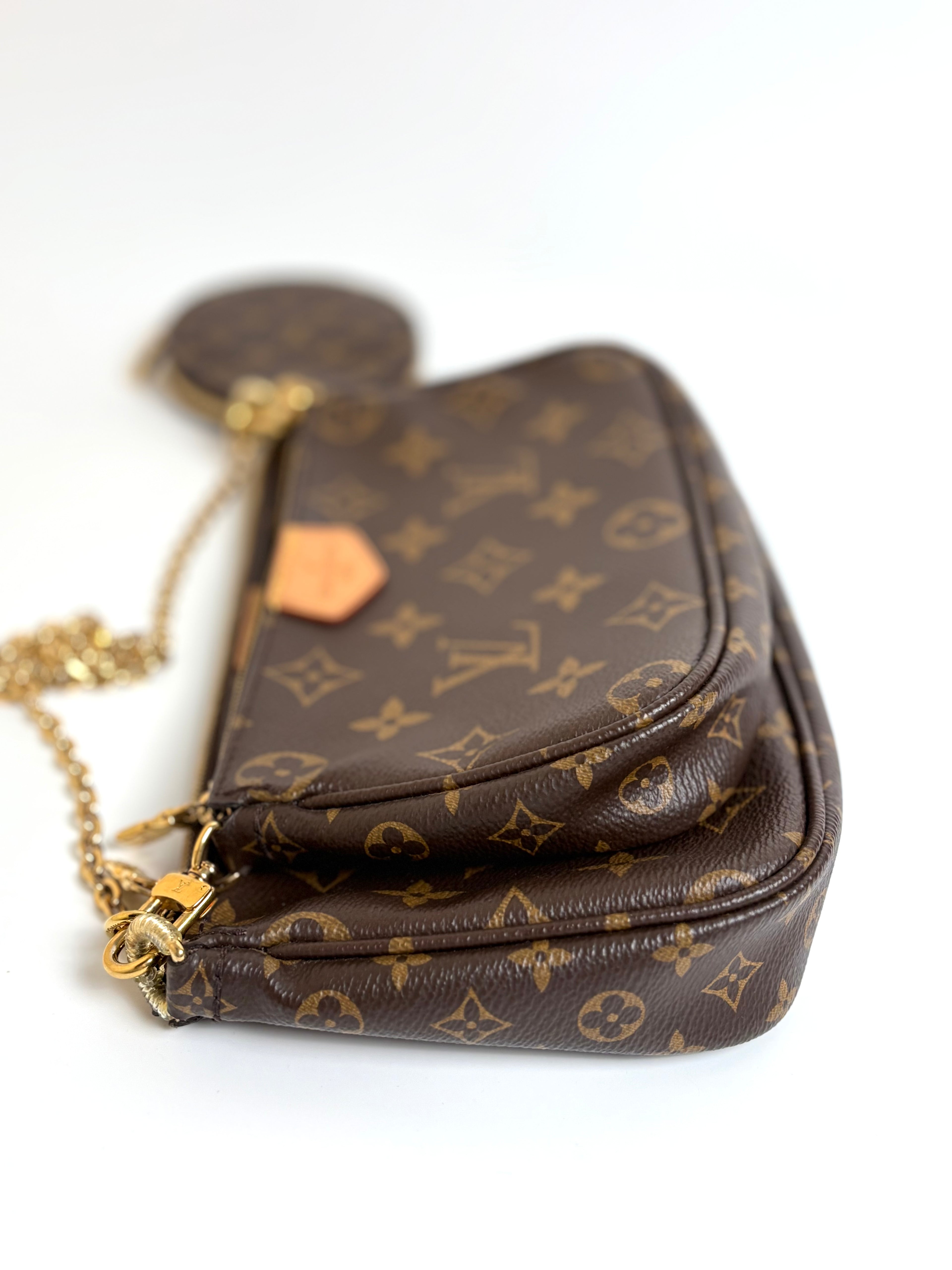 LOUIS VUITTON Multi Pochette Accessoires pink strap