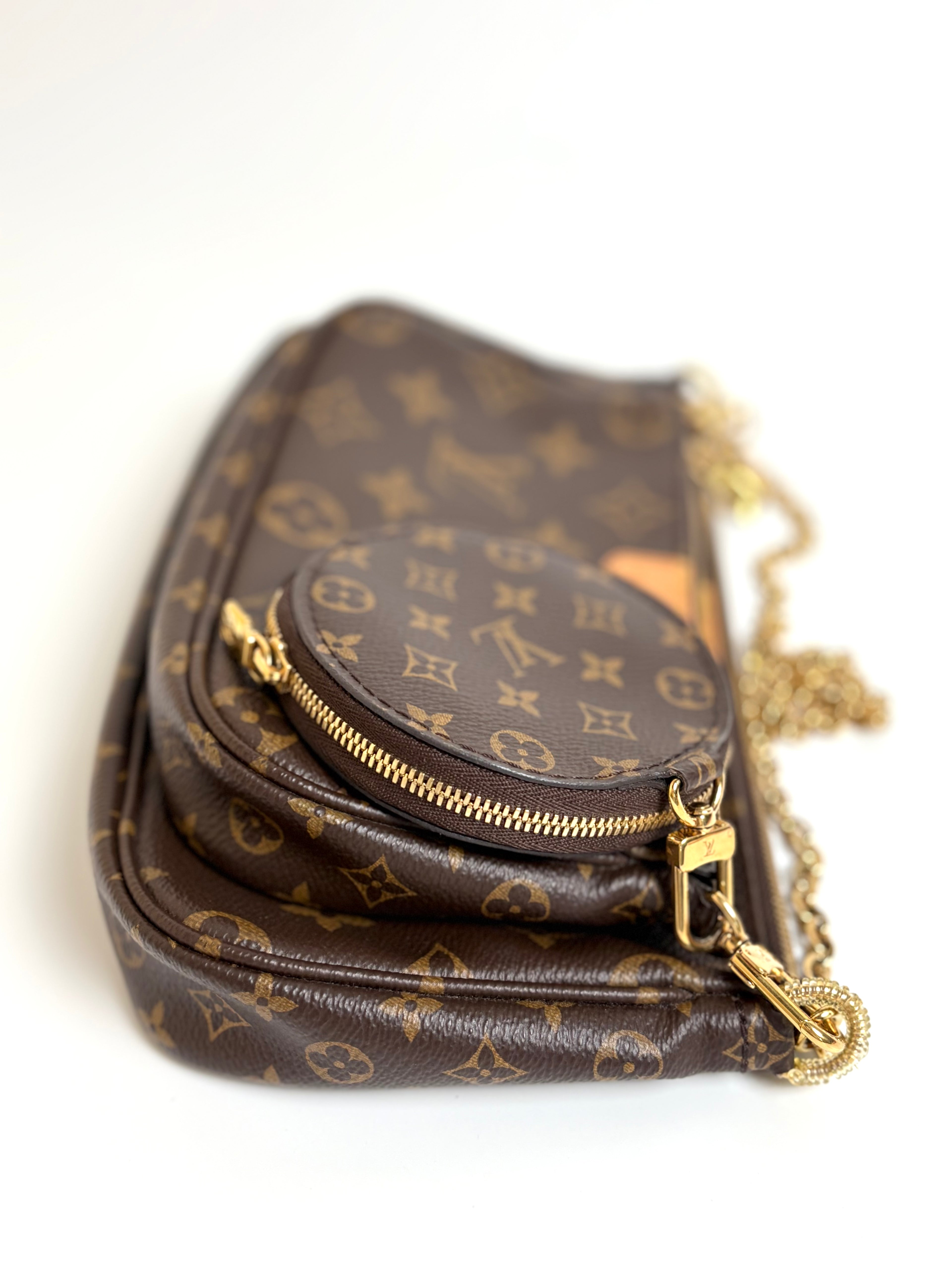 LOUIS VUITTON Multi Pochette Accessoires pink strap