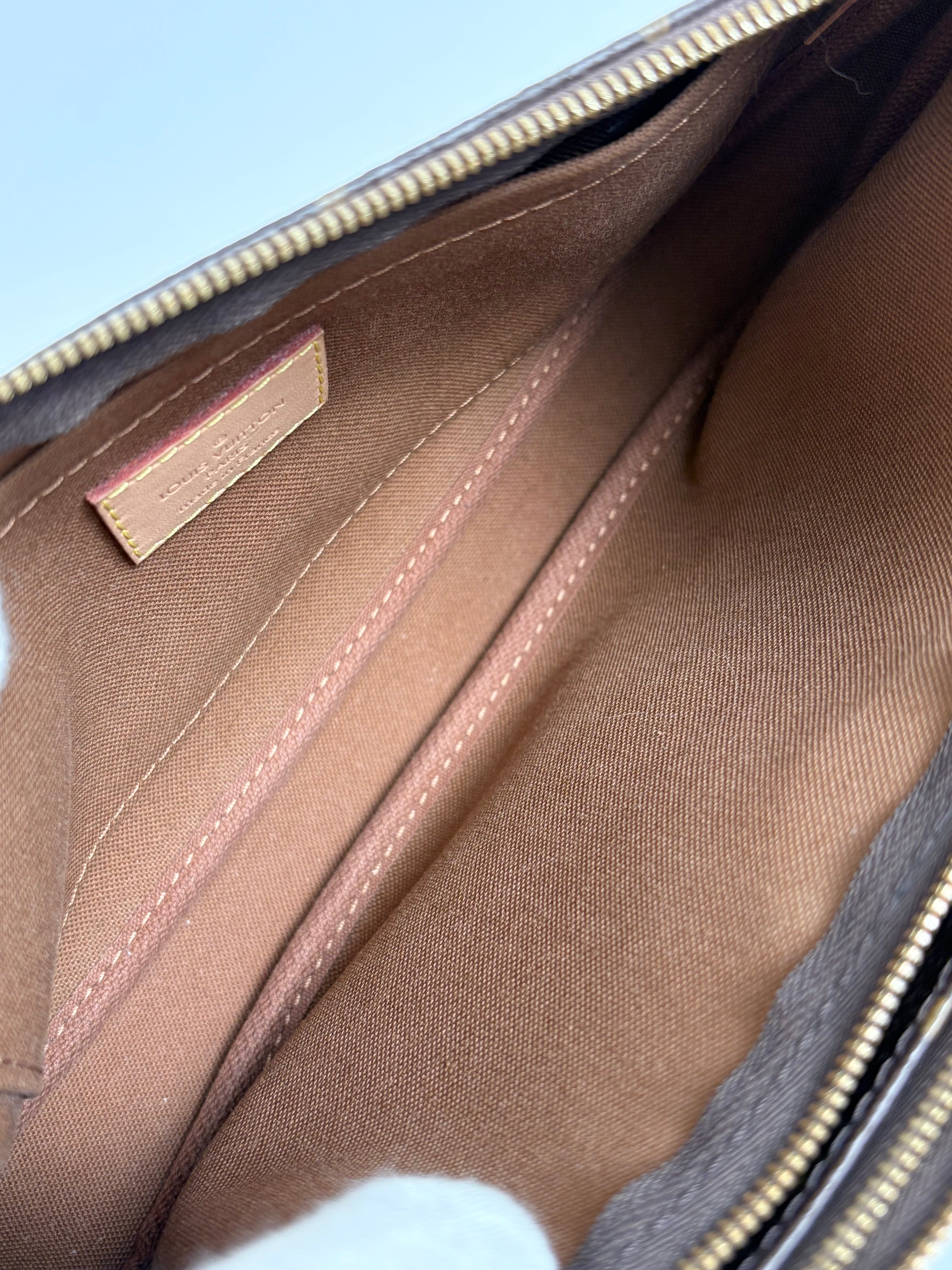 LOUIS VUITTON Multi Pochette Accessoires pink strap