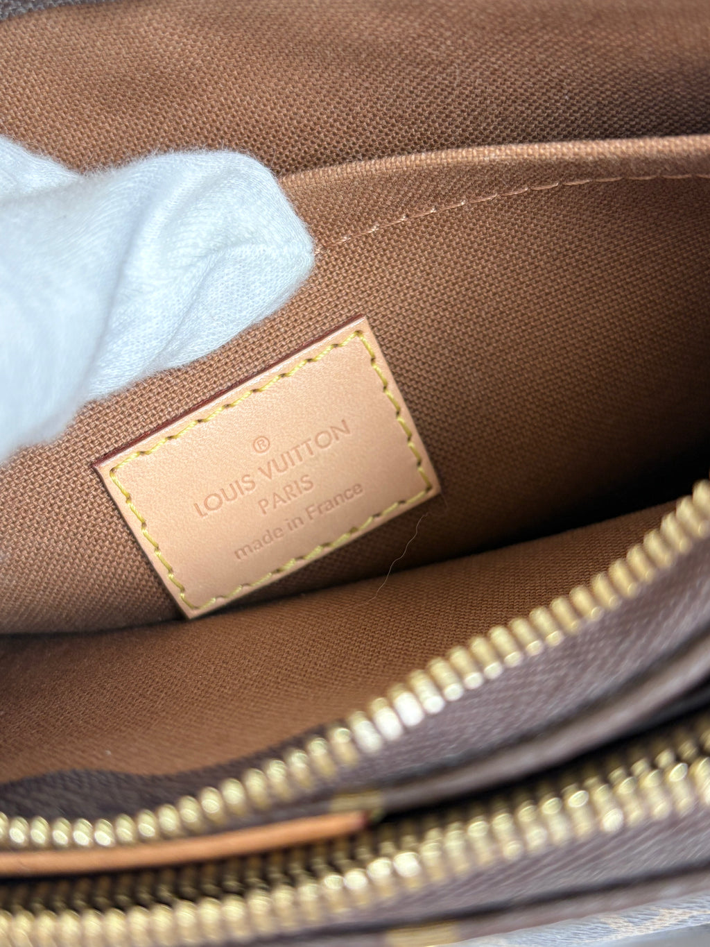 LOUIS VUITTON Multi Pochette Accessoires pink strap