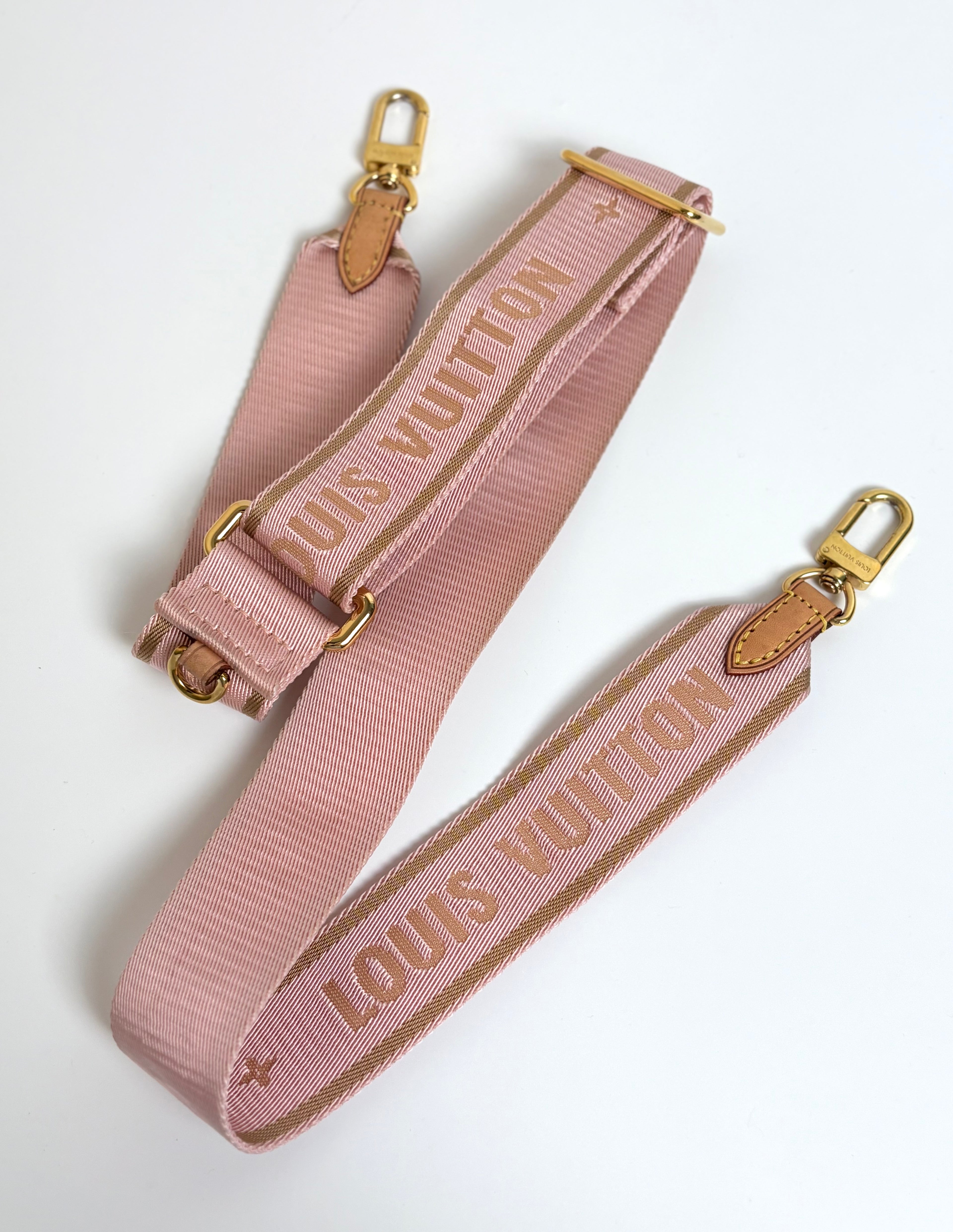LOUIS VUITTON Multi Pochette Accessoires pink strap