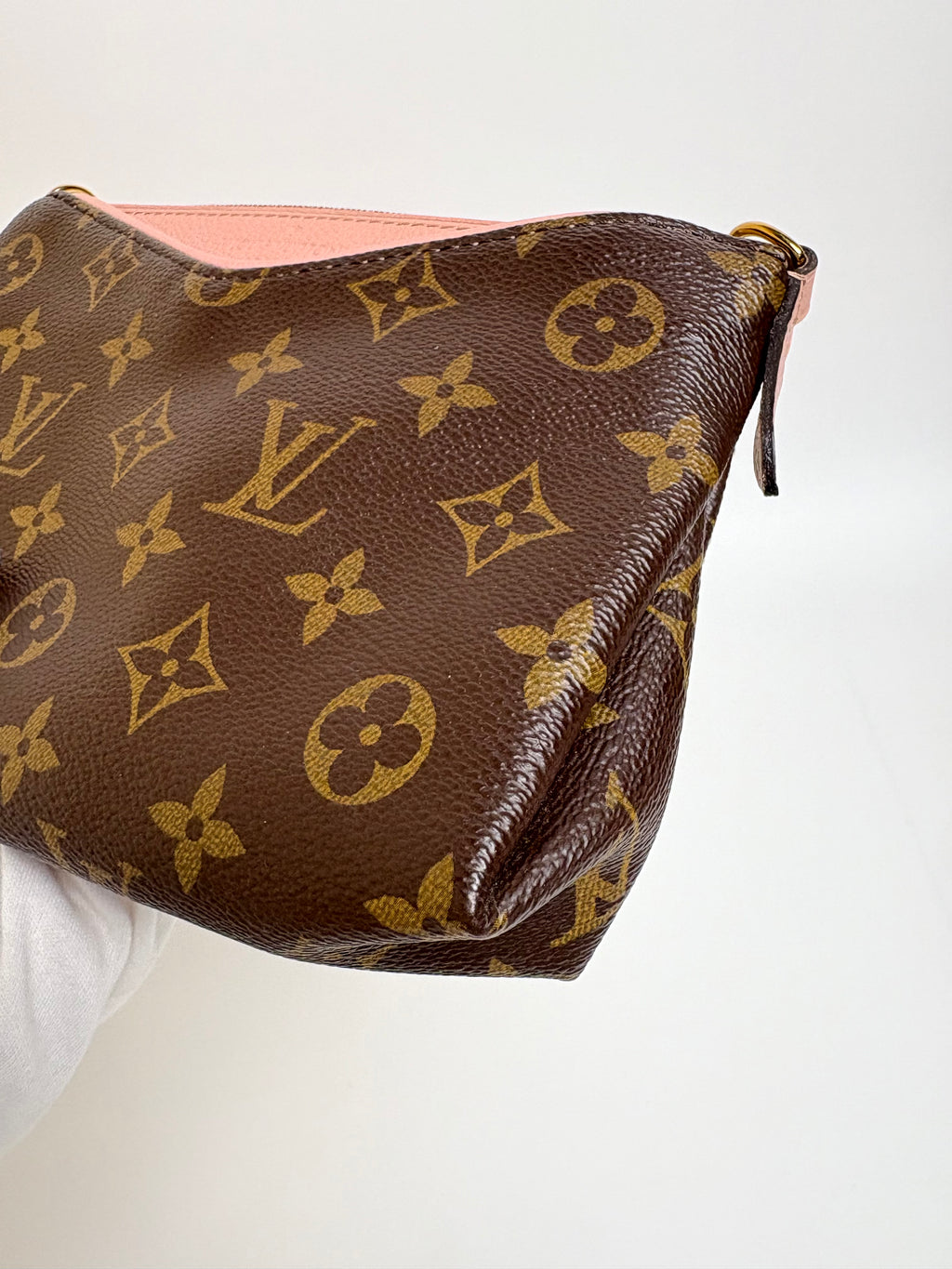 LOUIS VUITTON Monogram Pallas Clutch Rose Poudre Pink