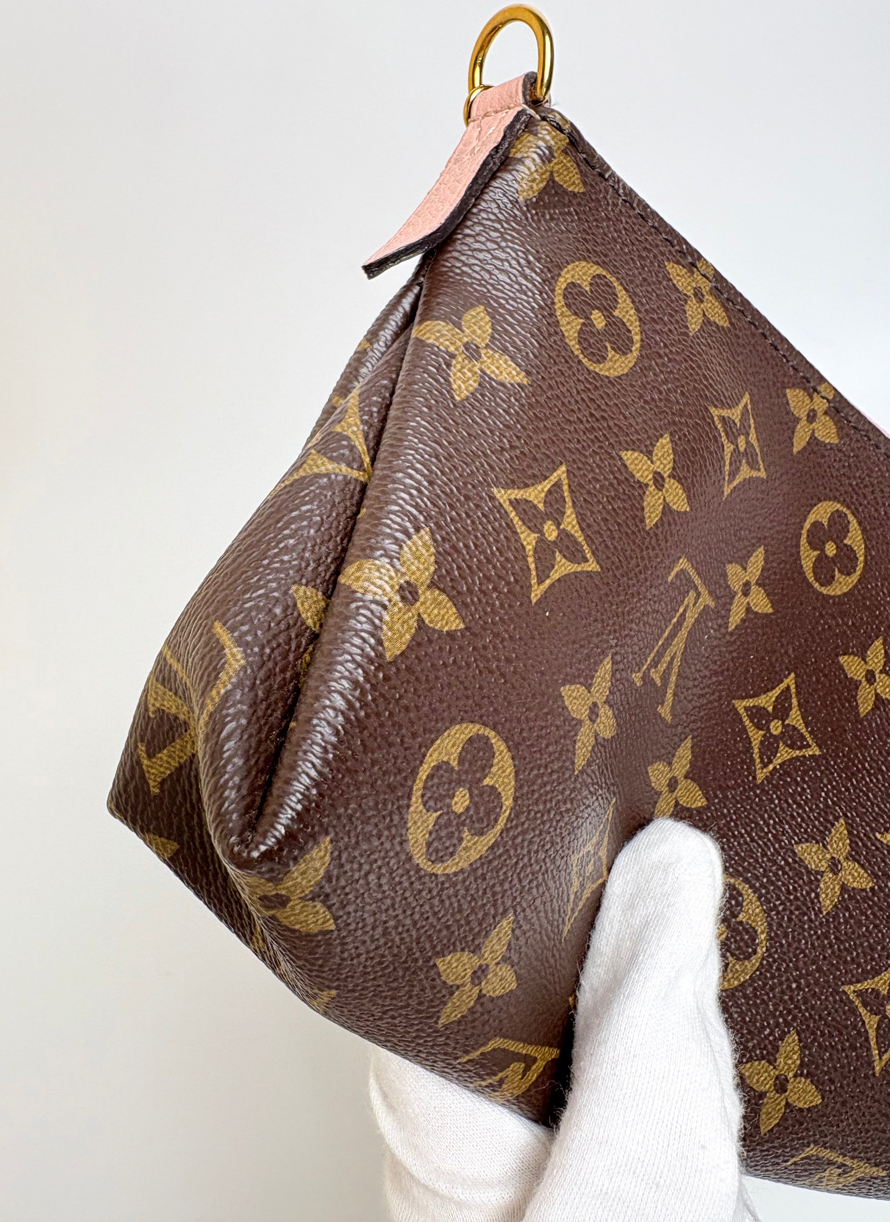 LOUIS VUITTON Monogram Pallas Clutch Rose Poudre Pink