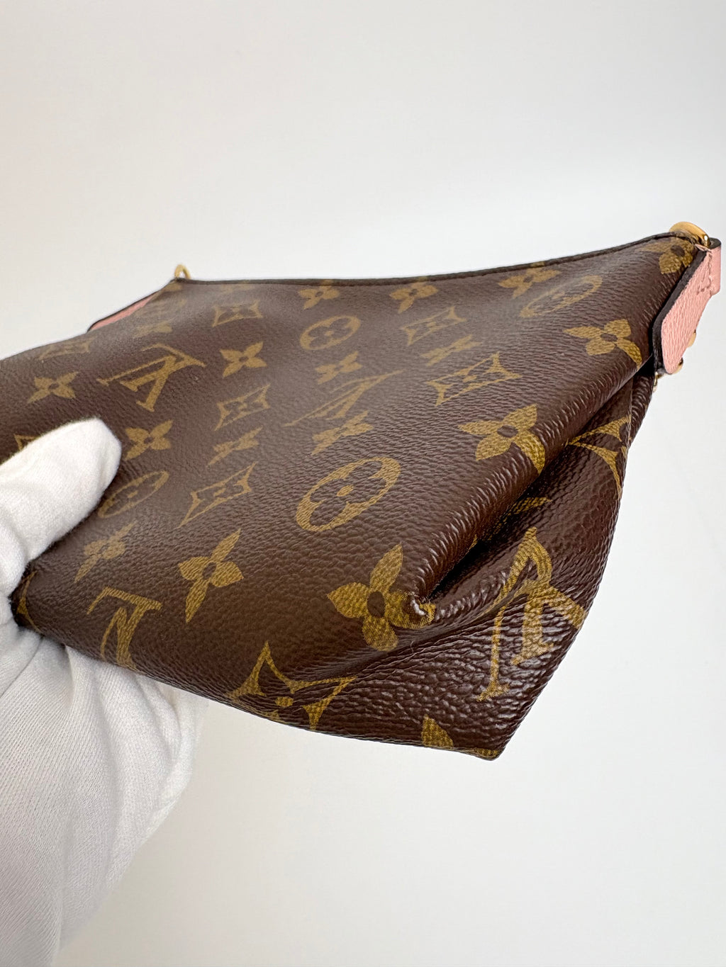 LOUIS VUITTON Monogram Pallas Clutch Rose Poudre Pink